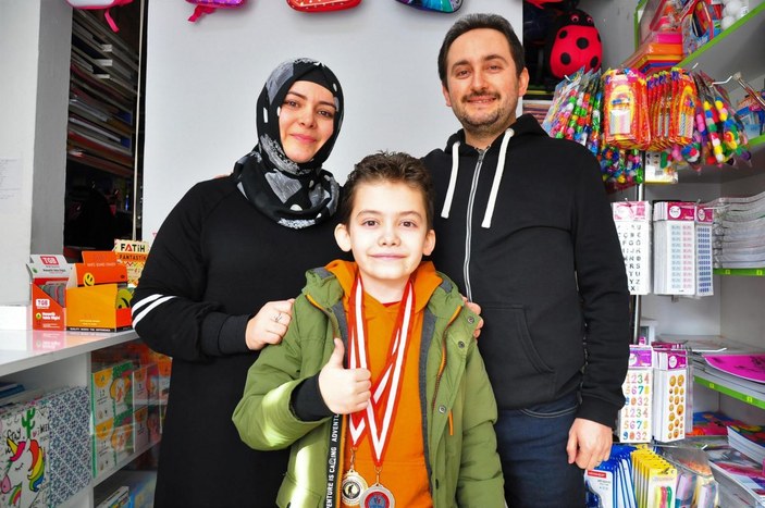 10 yaşındaki Ömer Faruk, matematikte Türkiye 1'incisi oldu -3