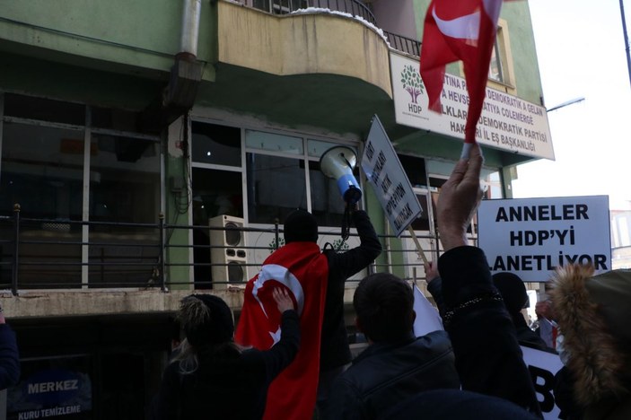 HDP'liler Hakkari'deki 'evlat' eylemini engellemek için seçim müziği çaldı -5