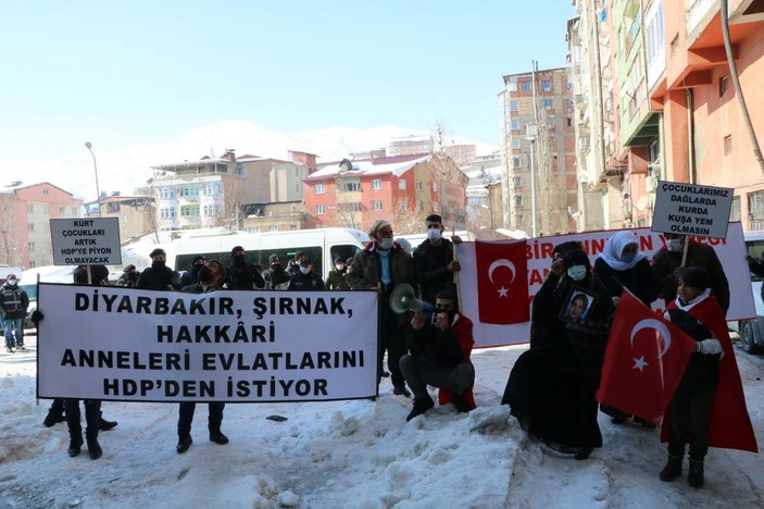 HDP'liler Hakkari'deki 'evlat' eylemini engellemek için seçim müziği çaldı -2