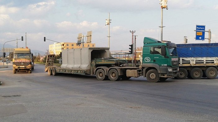 Suriye sınırına tank ve beton blok sevkiyatı -4