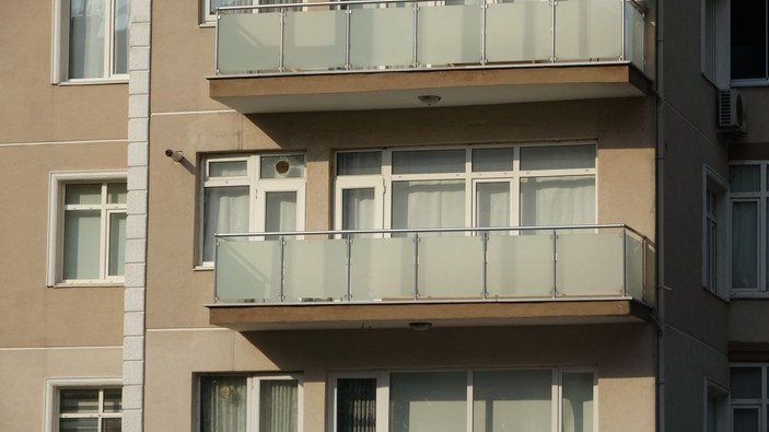 Kilitli kaldığı dairenin balkonundan alt kata inerken düşen Dilek, öldü  -4