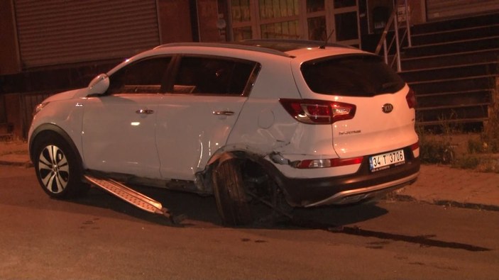 Kağıthane’de alkollü sürücü, park halindeki 5 otomobile çarptı