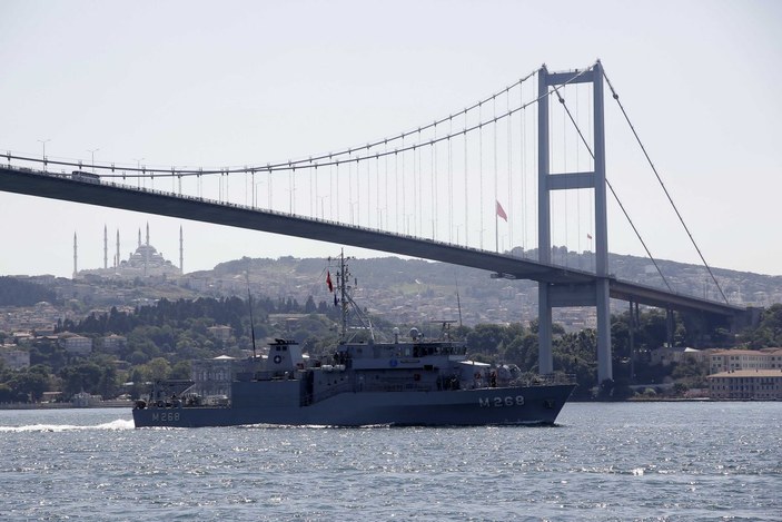 Mayın arama gemileri art arda İstanbul Boğazı'ndan geçti -4