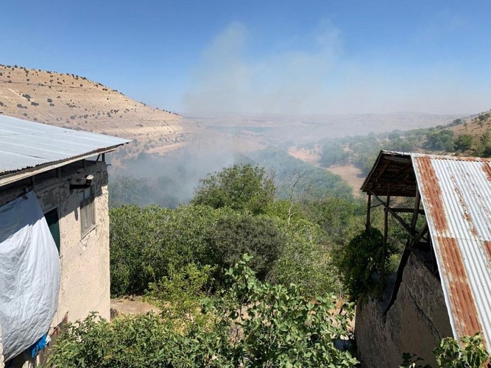 Elazığ'daki yangın 10 saatte söndürüldü; 1 ev ile 10 dönüm alan yandı -1