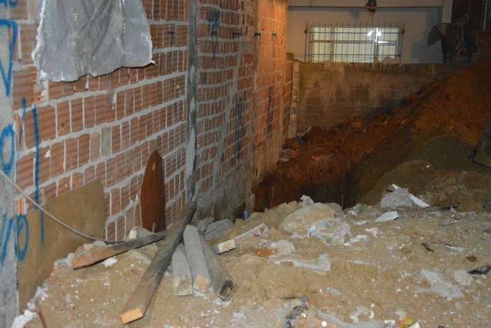 Sultangazi'de iki bina çökme riski nedeniyle boşaltıldı -3
