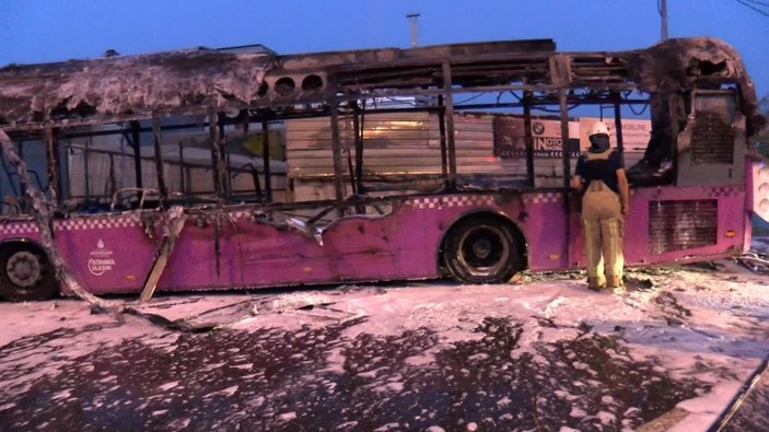 Başakşehir'de halk otobüsü alev alev yandı -4