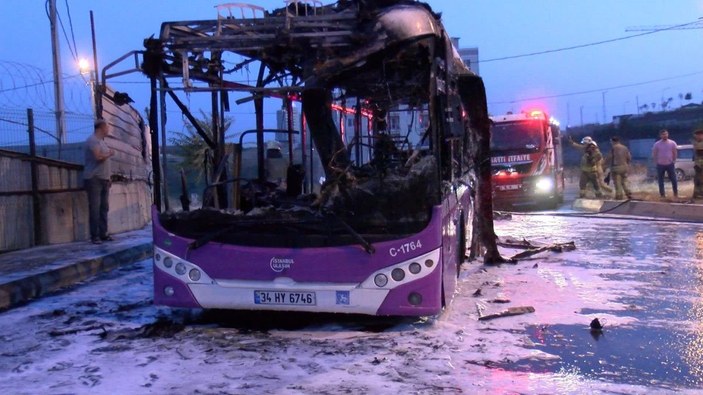 Başakşehir'de halk otobüsü alev alev yandı -3