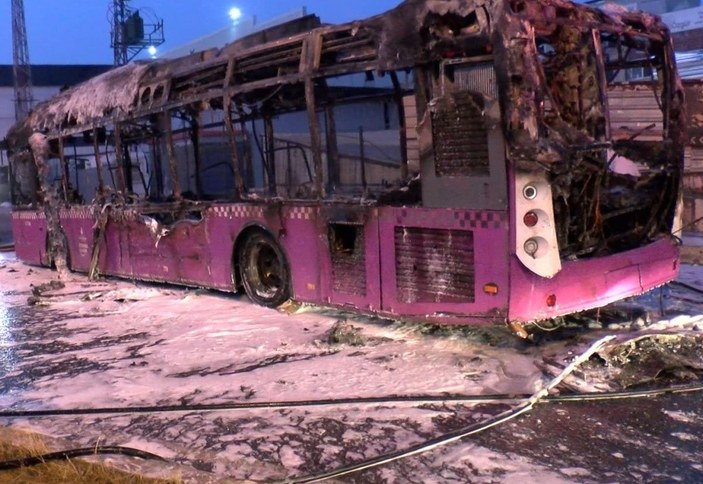 Başakşehir'de halk otobüsü alev alev yandı -5