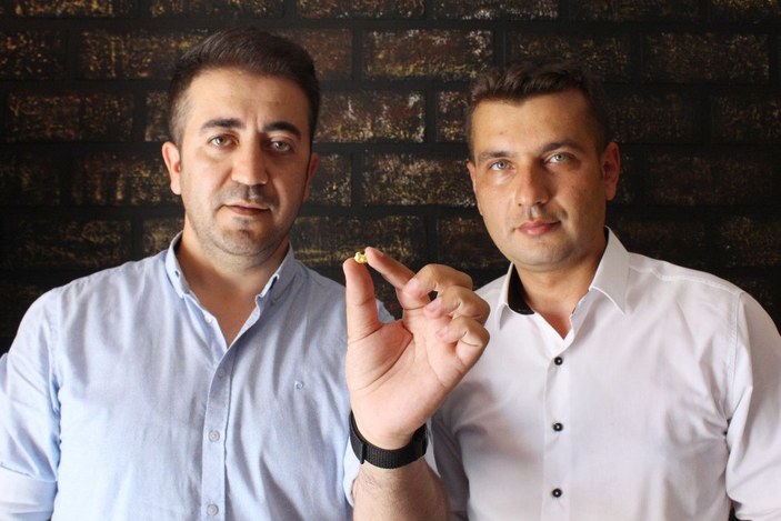 Antalya'da iki arkadaş elektronik atıklardaki altınları ayrıştırıyor