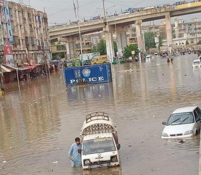 Muson yağmurları Pakistan’da sele neden oldu -1