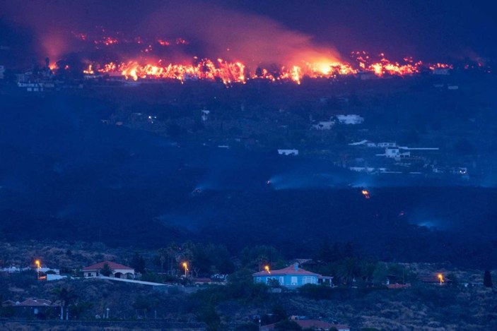 Kanarya Adaları’ndaki yanardağ felaketinde 400 ev kül oldu