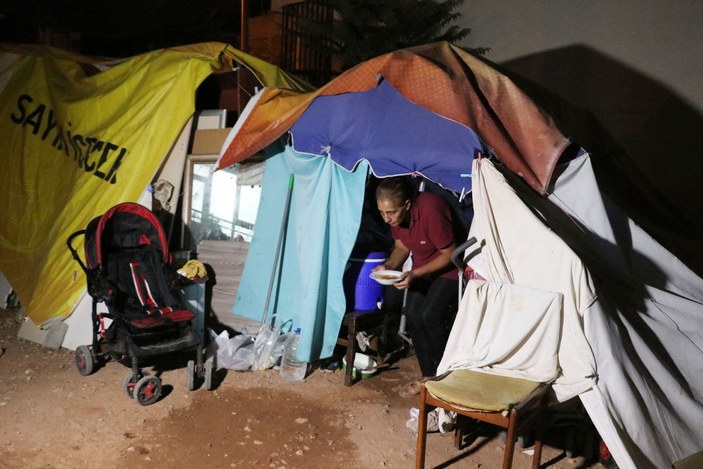 7 kişilik aile, 2,5 aydır boş araziye kurdukları çadırda yaşıyor -8