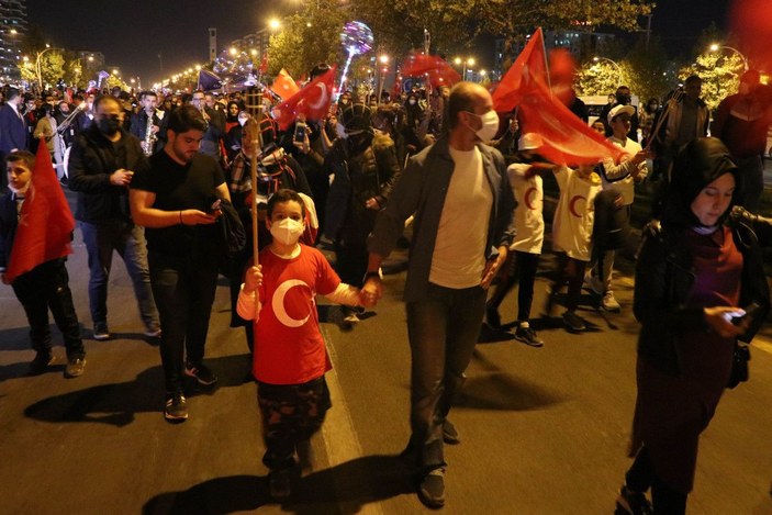 Diyarbakır'da '29 Ekim' coşkusu: 160 metre uzunluğunda Türk bayrağıyla fener alayı -4