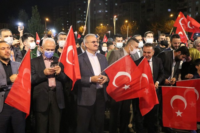 Diyarbakır'da '29 Ekim' coşkusu: 160 metre uzunluğunda Türk bayrağıyla fener alayı -7