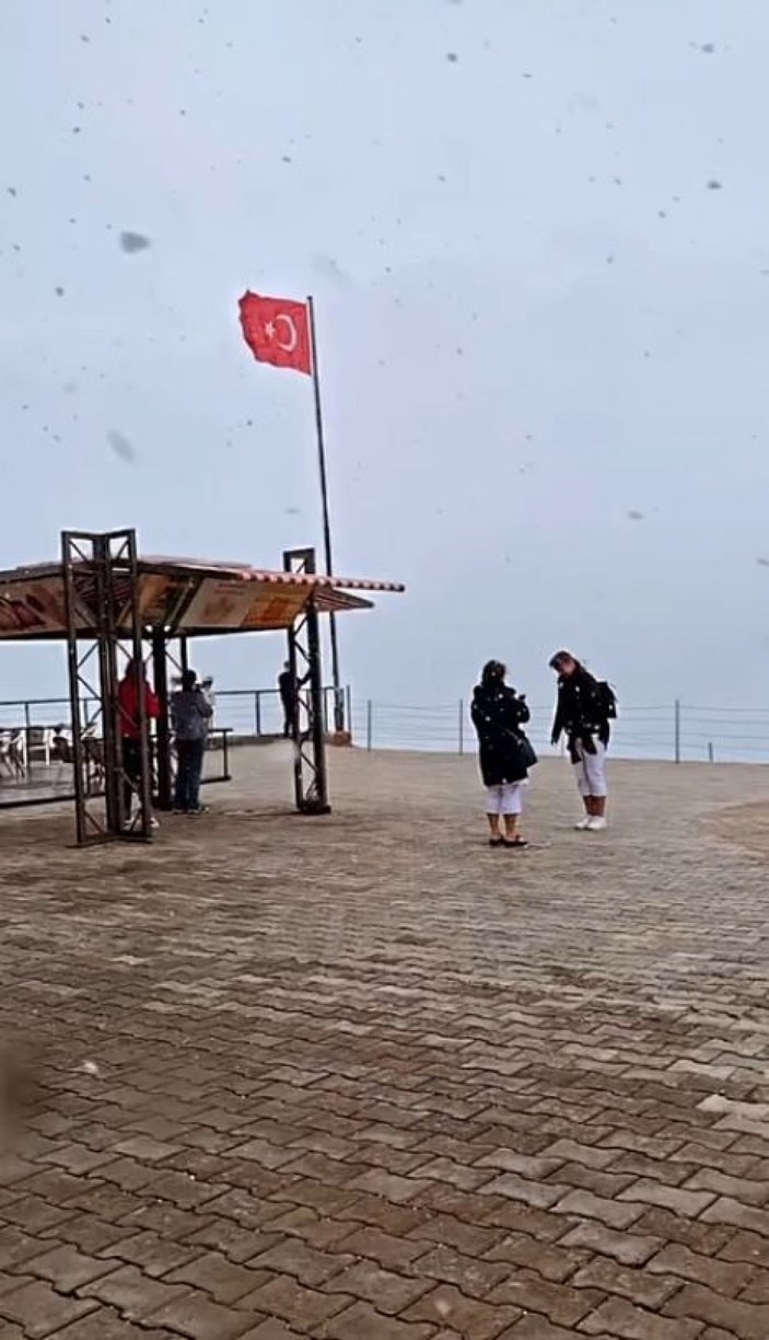 Antalya’ya mevsimin ilk karı düştü -3