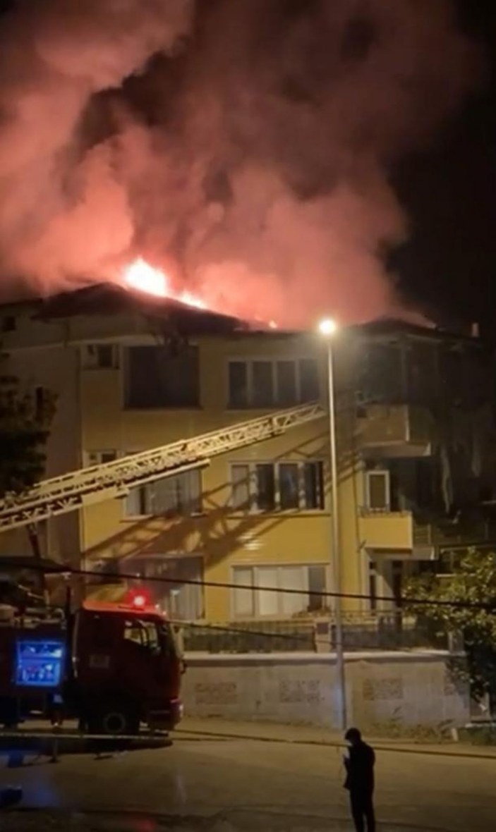 Evi yanan 2’si çocuk, 4 kişilik aile belediye tarafından bir otele yerleştirildi -2