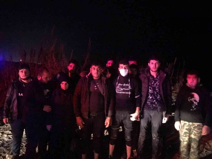 Antalya’da 15 düzensiz göçmen yakalandı -2