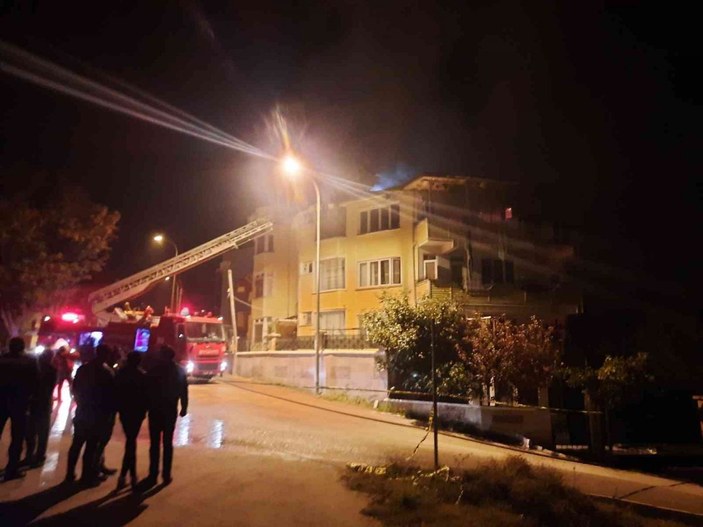 Evi yanan 2’si çocuk, 4 kişilik aile belediye tarafından bir otele yerleştirildi -1