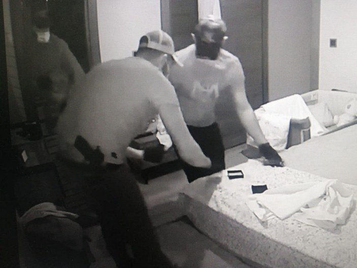 Eve giren hırsızlar bebek kamerasından belirlendi, şebeke çökertildi -4