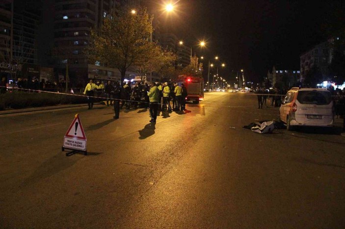 Konya’da yarış yapan otomobil ağaca çarptı: 2 ölü 1 yaralı