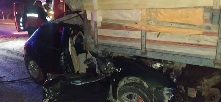 Otomobil traktöre çarptı: 1 ölü, 1 yaralı -3