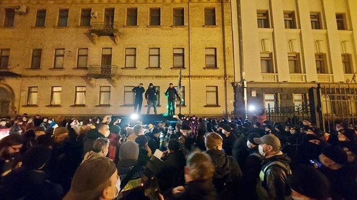 Ukrayna’da, Poroşenko destekçileri Başkanlık binasını basmaya çalıştı -1