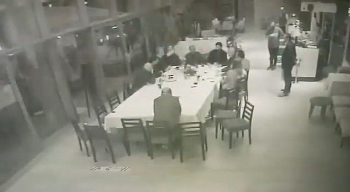 Cengiz Kurtoğlu'dan iş insanına bıçaklı saldırı iddiası kamerada -2