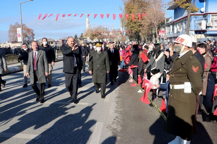 Edirne'de kurtuluş günü kutlaması; 100 metrelik Türk bayrağı taşıdılar -10