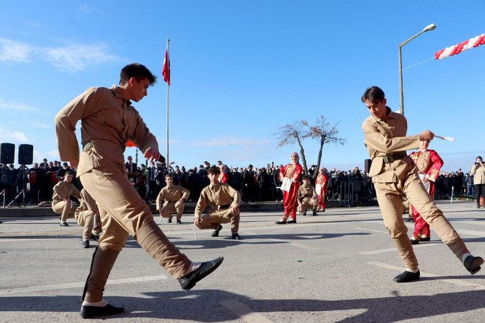 Edirne'de kurtuluş günü kutlaması; 100 metrelik Türk bayrağı taşıdılar -4