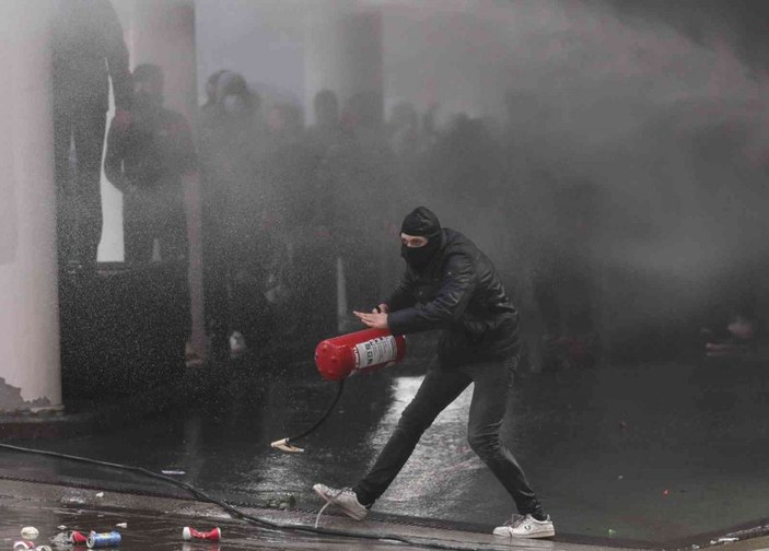 Belçika’da yüzlerce kişi Covid-19 kısıtlamalarını protesto etti -12