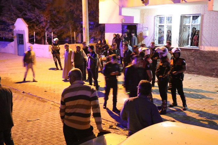 Şanlıurfa'da çocukları tartışan aileler birbirine girdi: 14 yaralı, 4 gözaltı -10