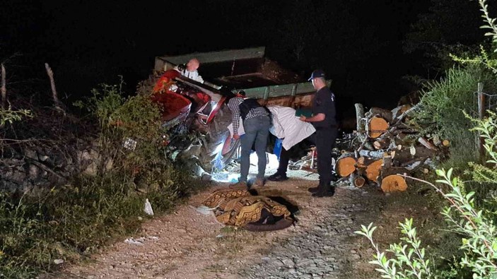 Karabük’te devrilen traktörün altında kalan 2 kişi öldü