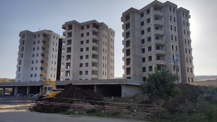 Adana’da inşaatta göçük: Mühendis ve işçi hayatını kaybetti -4
