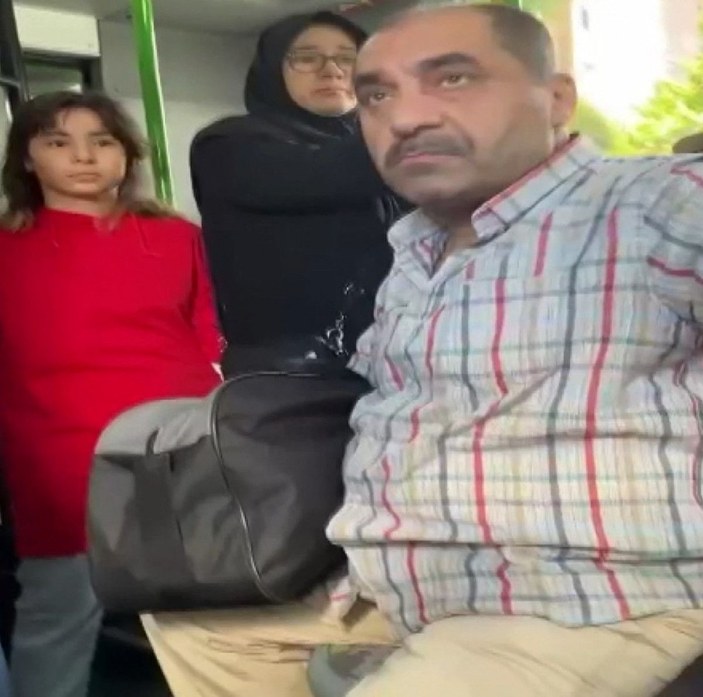 Beylikdüzü'nde otobüste kadına hakarete yolculardan tepki -1