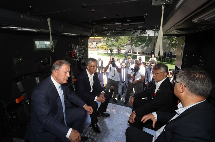 Bakan Akar, Malezya Kralı Sultan Abdullah Şah ile FNSS tesislerini gezdi -4