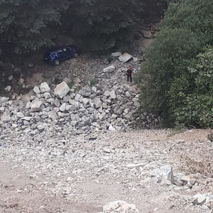 Sürücü manzarayı fotoğraflarken uçuruma yuvarlanan cipteki kadın turist öldü -2