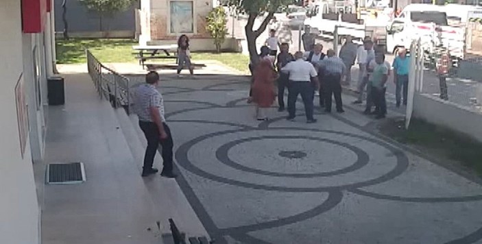 Ümraniye'de boşanma aşamasındaki kadına demirle saldırı kamerada -7