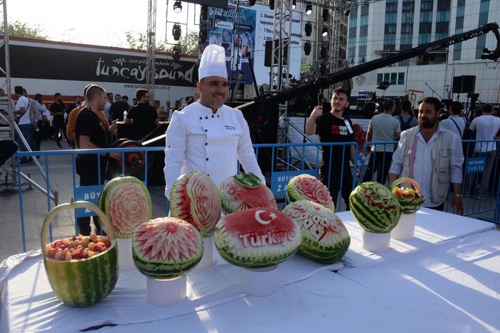 Diyarbakır’da 12’nci Karpuz Festivali’nin birincisi 51 kilo 400 gram ağırlığındaki karpuz oldu -2