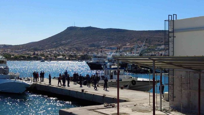 İzmir açıklarında 300 düzensiz göçmen yakalandı -1