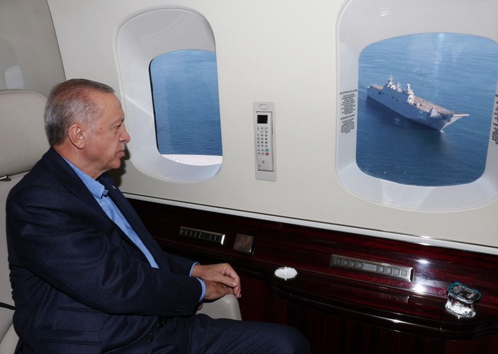 Cumhurbaşkanı Erdoğan TCG Anadolu Gemisi'ni havadan inceledi -2
