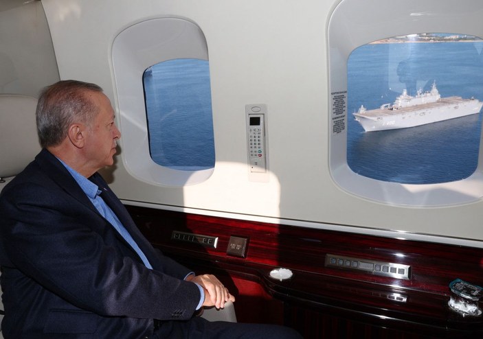 Cumhurbaşkanı Erdoğan TCG Anadolu Gemisi'ni havadan inceledi -1