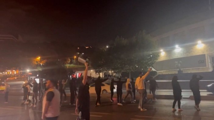 Beşiktaş'ta hareketli gece: Satırla stat önüne gelip slogan attılar -6