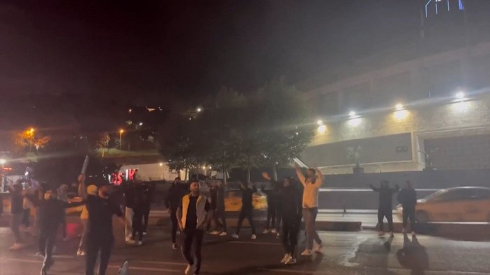 Beşiktaş'ta hareketli gece: Satırla stat önüne gelip slogan attılar -4