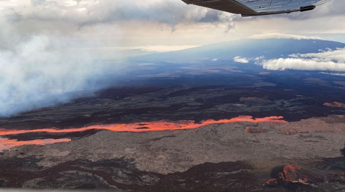 Dünyanın en geniş yanardağı Havai’de lav püskürmeye başladı -2