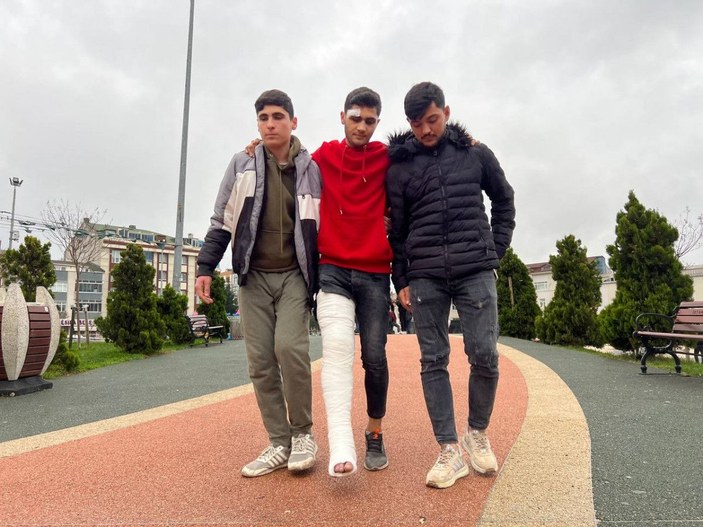Arnavutköy'de kapısı açık minibüsten düşüp yaralanan genç konuştu -2