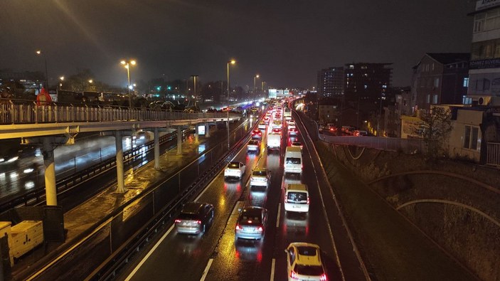İstanbul'da trafik yoğunluğu yüzde 90'a ulaştı -1