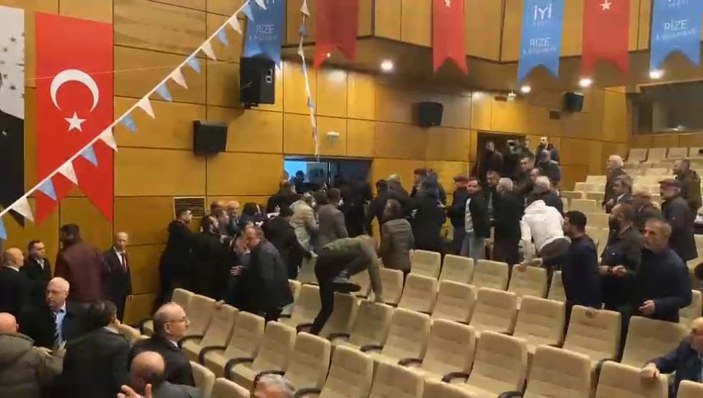 İYİ Parti’nin Rize Merkez İlçe Kongresinde kavga çıktı -3