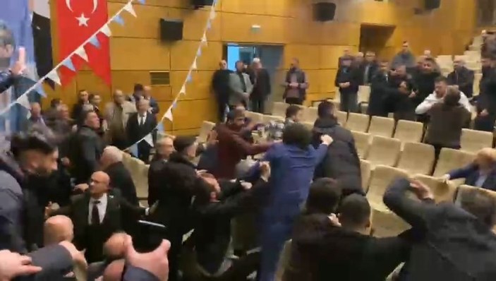 İYİ Parti’nin Rize Merkez İlçe Kongresinde kavga çıktı -4