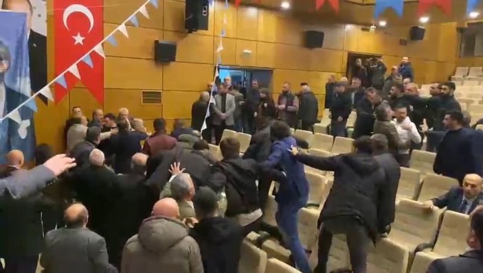 İYİ Parti’nin Rize Merkez İlçe Kongresinde kavga çıktı -1