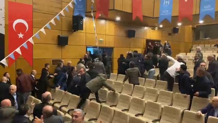 İYİ Parti’nin Rize Merkez İlçe Kongresinde kavga çıktı -2